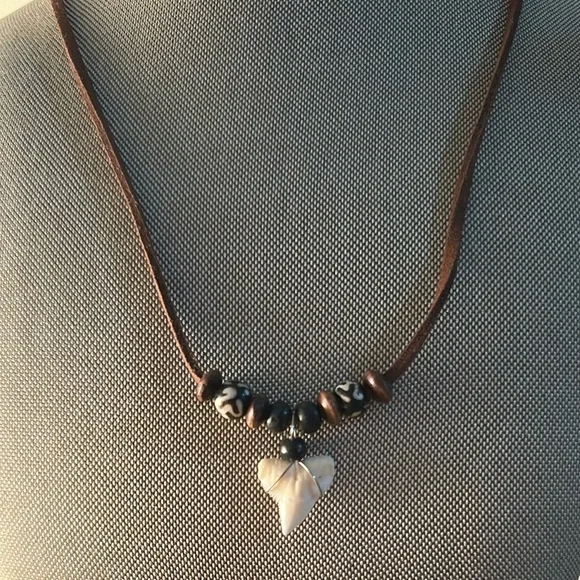 New Hawaiian Shark Tooth & Beaded Necklace - Picture 5 of 8
